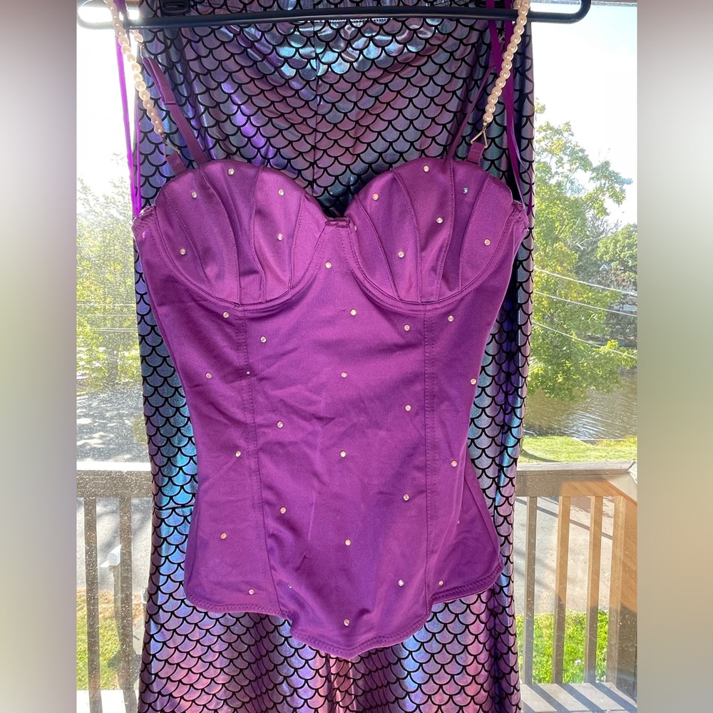 Mermaid costume. With wig, scales and fishnet gloves